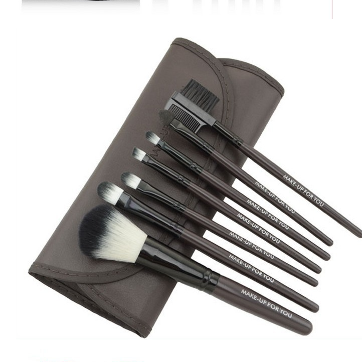 High-End Brush Set with 7 Brushes & Colorful Bag